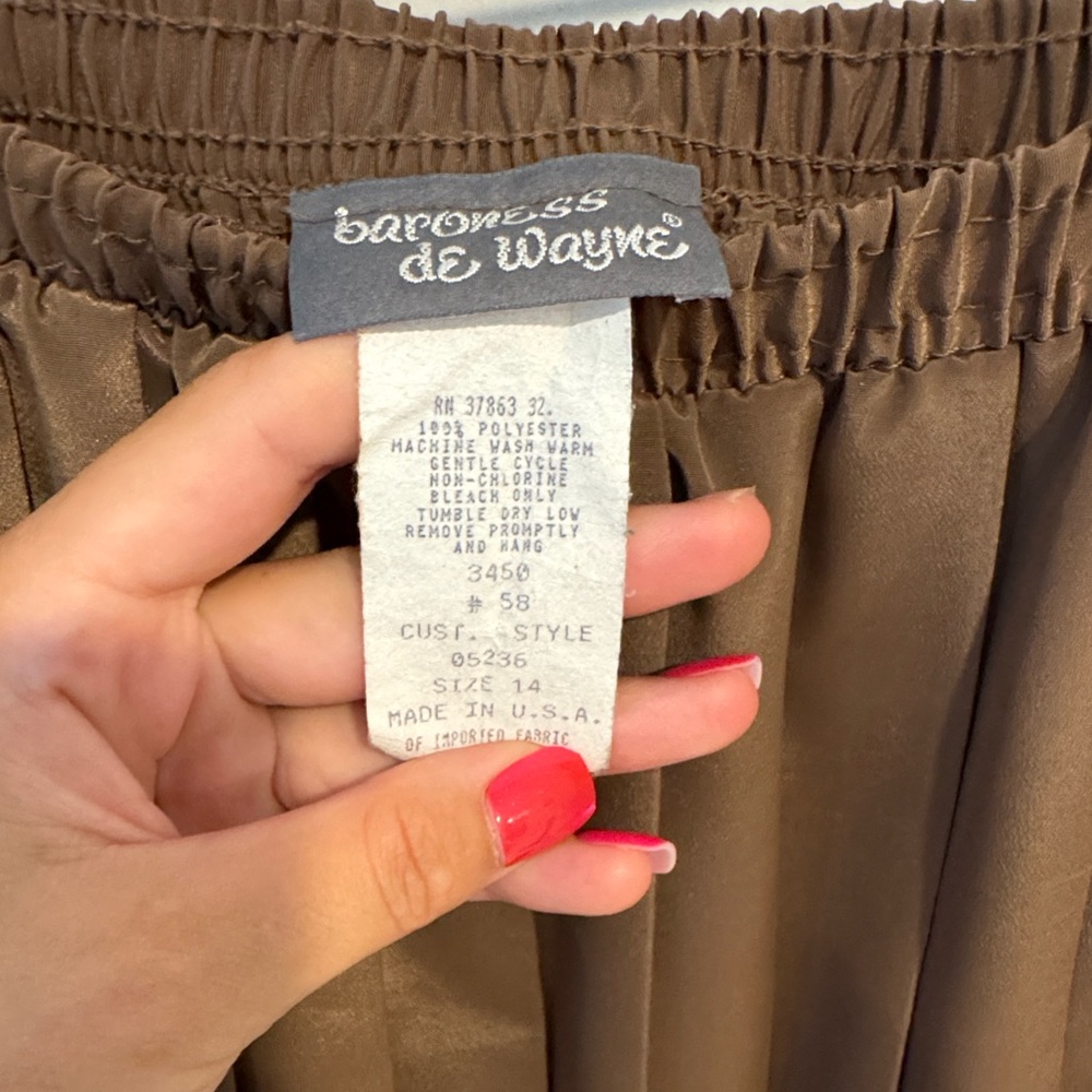 Elegant vintage Brown Pleated Skirt size 14 very stretchy and true to size - Picture 5 of 7